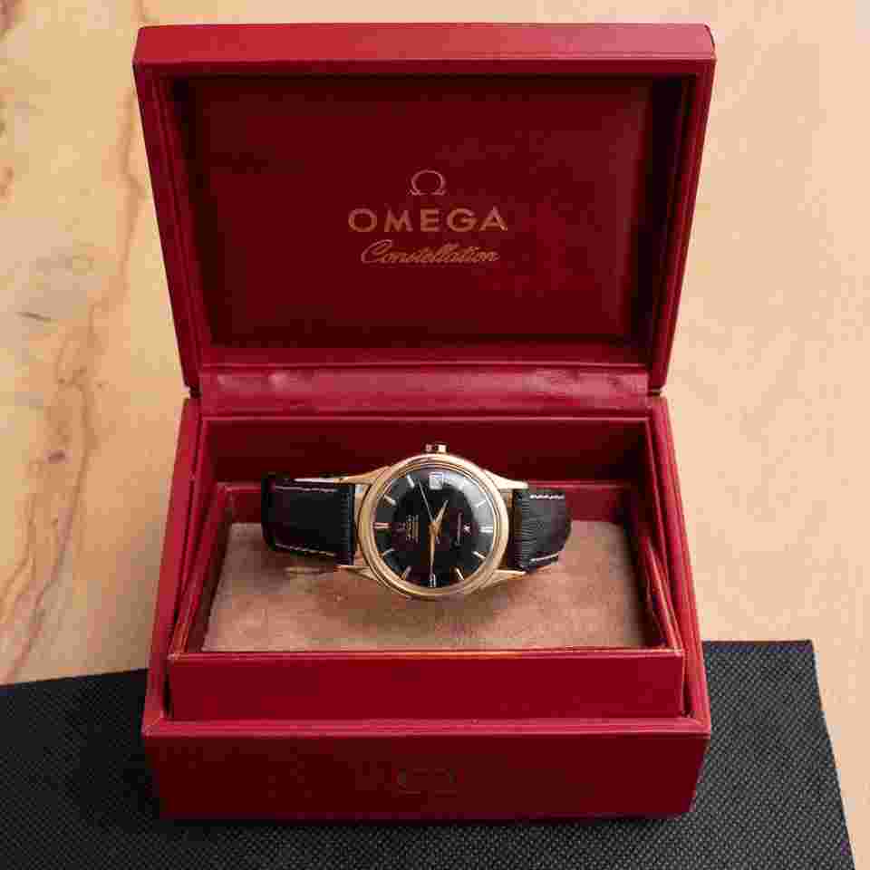 Omega Constellation
Vintage extremely rare 1961 solid 18ct gold cased Black PIE PAN dial constellation