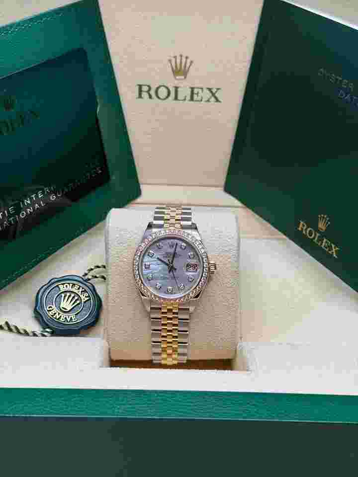 Rolex Lady-Datejust
28 MOP Diamond Dial Two Tone Yellow Gold Diamond Bezel Jubilee