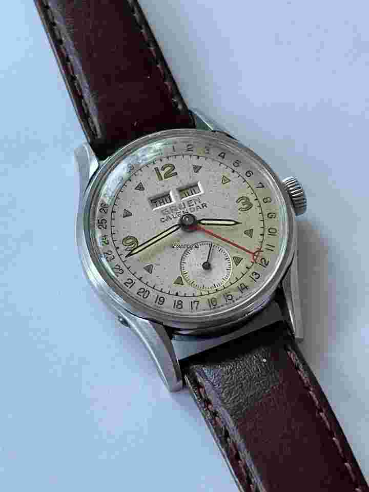 Gruen
Triple Calendar Day/Date/Month Stainless Steel Screw Down Back Vintage Swiss Made