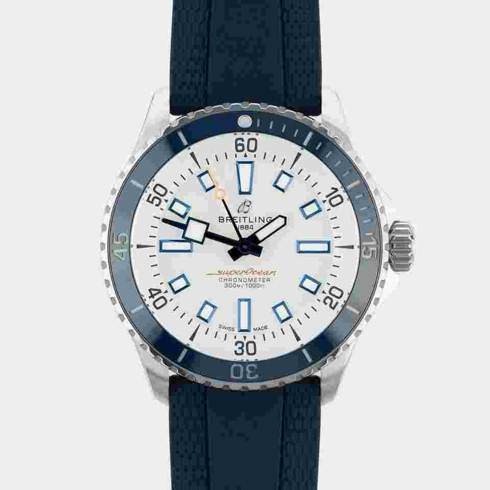 Breitling Superocean
Automatic 42 Chronometre – Built for the Deep Styled for the City