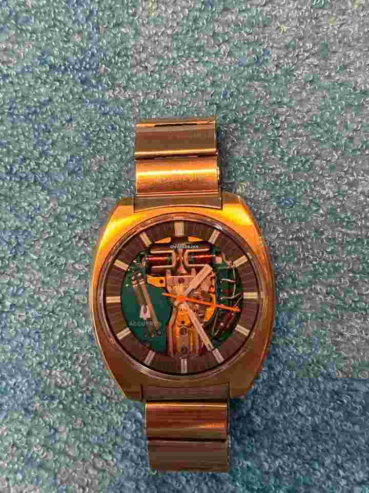 Bulova Accutron Spaceview 214 Cushion Case Spaceview Model: USA 3031 1970 18K HGE Watch