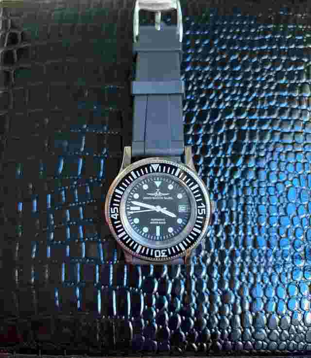 Zeno-Watch Basel Chronographe Zeno watch basel Réedition série limitée des annees 70