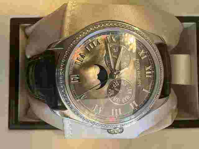 Patek Philippe Annual Calendar Brand : Patek Philippe Collection : Montres à complications Model : Complicated Watches Reference : Patek Philippe - 4936 Category : wristwatch Movement : Automatic Caliber : 324 QA LU 18 CT White Original box Original paper