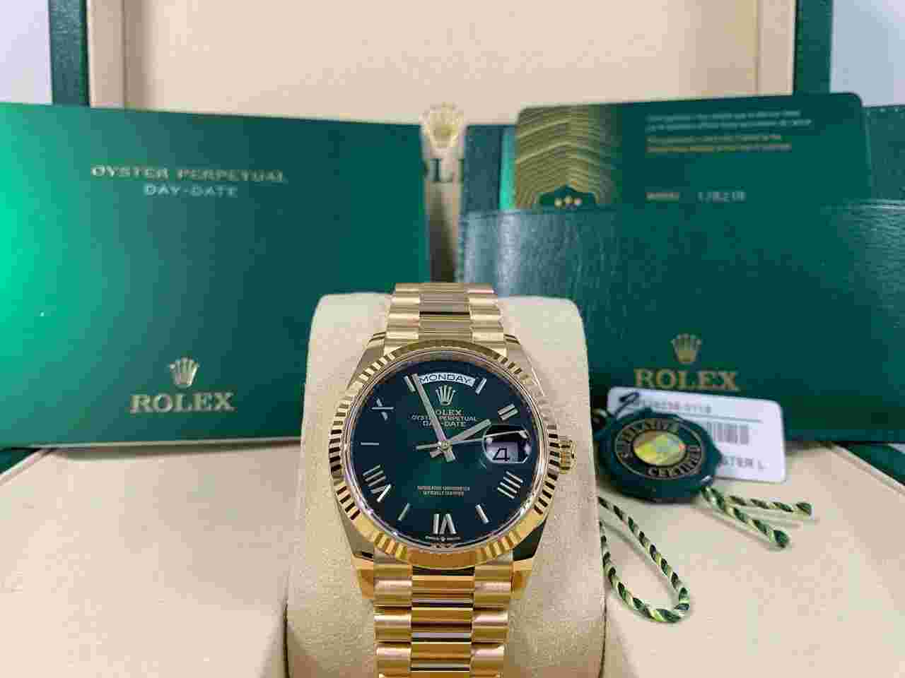 Rolex Day-Date 36 NEW NOVEMBER 2025 UNWORN Day-Date 36 President Yellow Gold Green Ombre Dial 128238 FULL SET